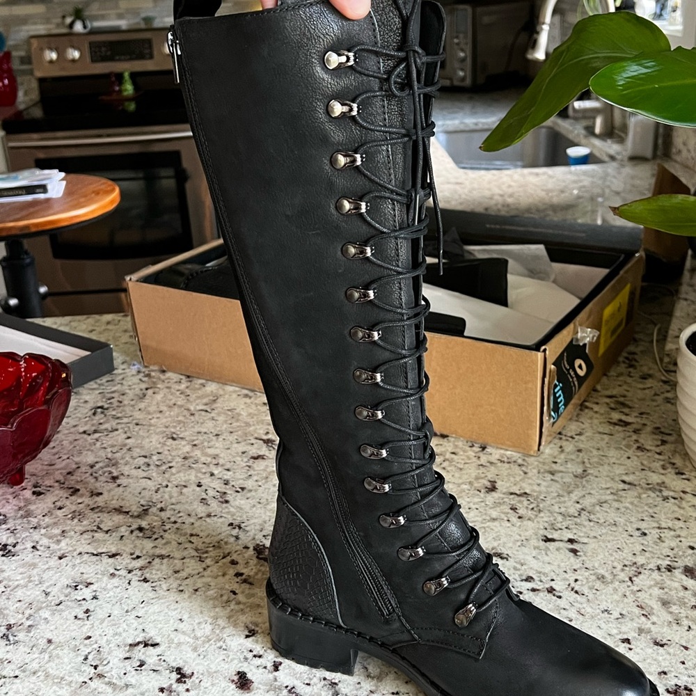 Vintage foundry brand new black size ten Henrietta boots!! ❤️❤️👢